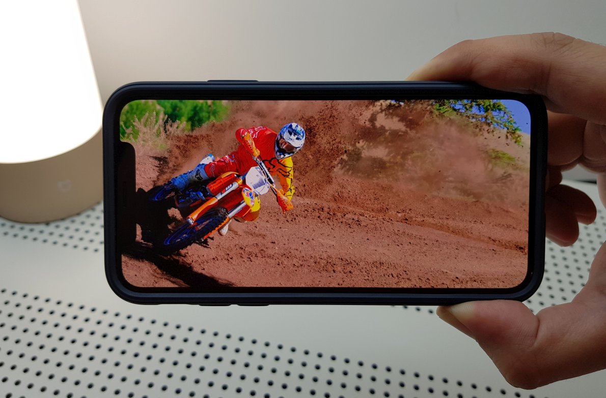 iPhone X users can watch YouTube videos with HDR - SoyaCincau
