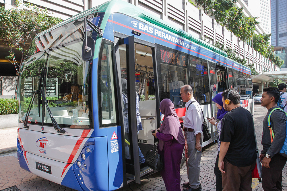 Rapid MRT Feeder Buses Will Go Fully Cashless From 1 February Onwards 