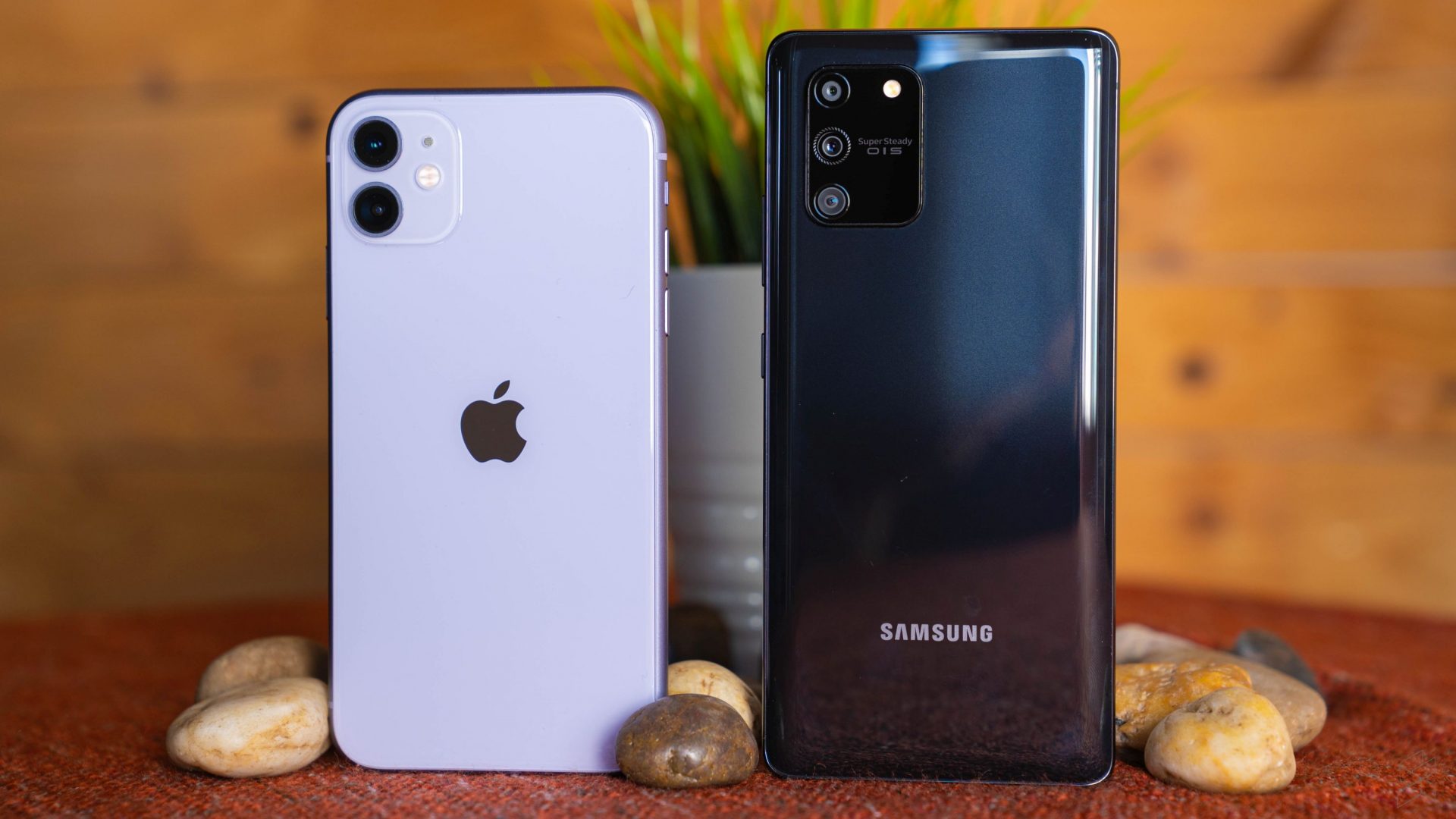 iphone 11 compared to samsung s10