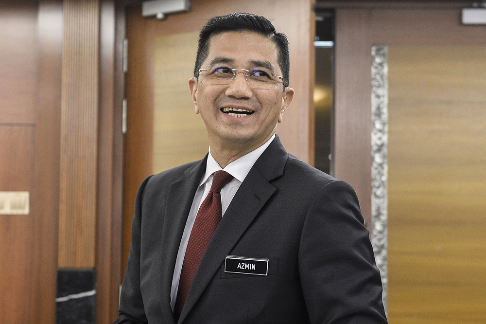 Azmin Ali: Max 10% admin workforce onsite in CMCO areas, limited to 12
