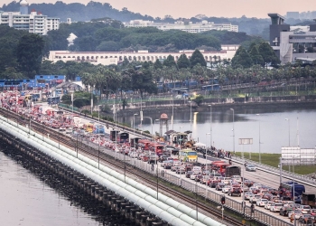 JOHOR BARU, 04/05/2018. A view of the bordering Malaysia and Singapore, which crosses the Johor Strait and links Singapore and Malaysia, looks outwardly entering a rather crowded singapore. pic by Hari Anggara.