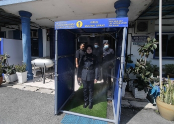 PERAK 14-04-2020. Kampung Tawas Police Station personnel build an own disinfection tunnel in front of their office to curb the spread of the Covid-19 infection.MALAY MAIL/Farhan Najib