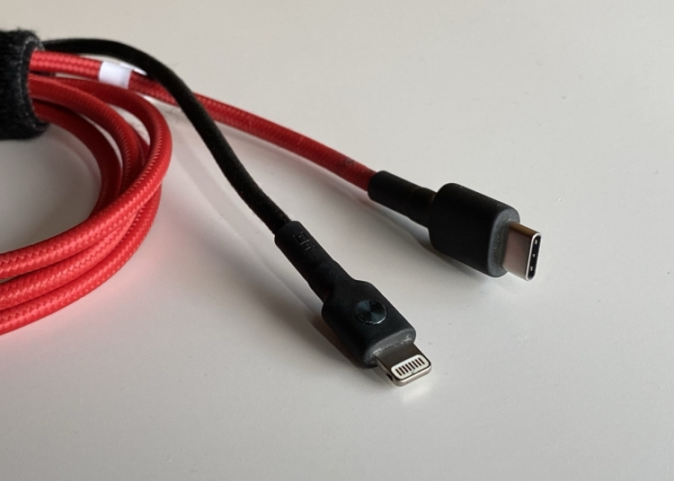 iPhone 12 rumoured to come with braided Lightning to USBC cable SoyaCincau