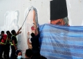SHAH ALAM, 20 Julai -- Kakitangan Majlis Bandaraya Shah Alam (MBSA) melakukan kerja-kerja memadam mural dan potret lukisan pemimpin negara yang diconteng oleh pihak tidak bertanggungjawab di Taman Cahaya Alam, Seksyen U12 hari ini.
Mural gergasi yang memaparkan potret empat pemimpin negara diconteng dengan semburan cat merah dengan perkataan keji dan menghina oleh pihak tidak bertanggungjawab. 
--fotoBERNAMA (2020) HAK CIPTA TERPELIHARA