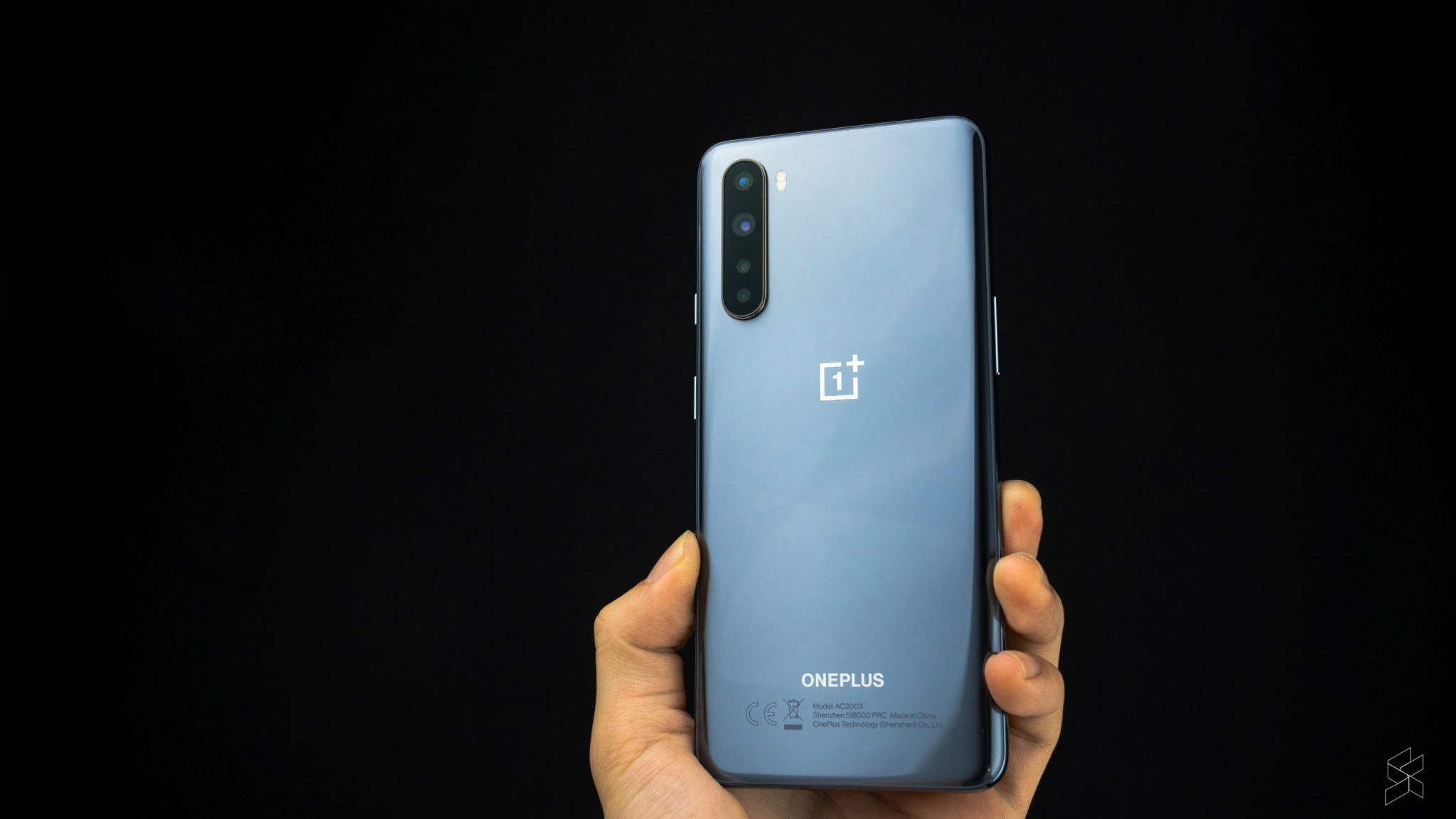 OnePlus is installing airport Charging Stations that will notify and