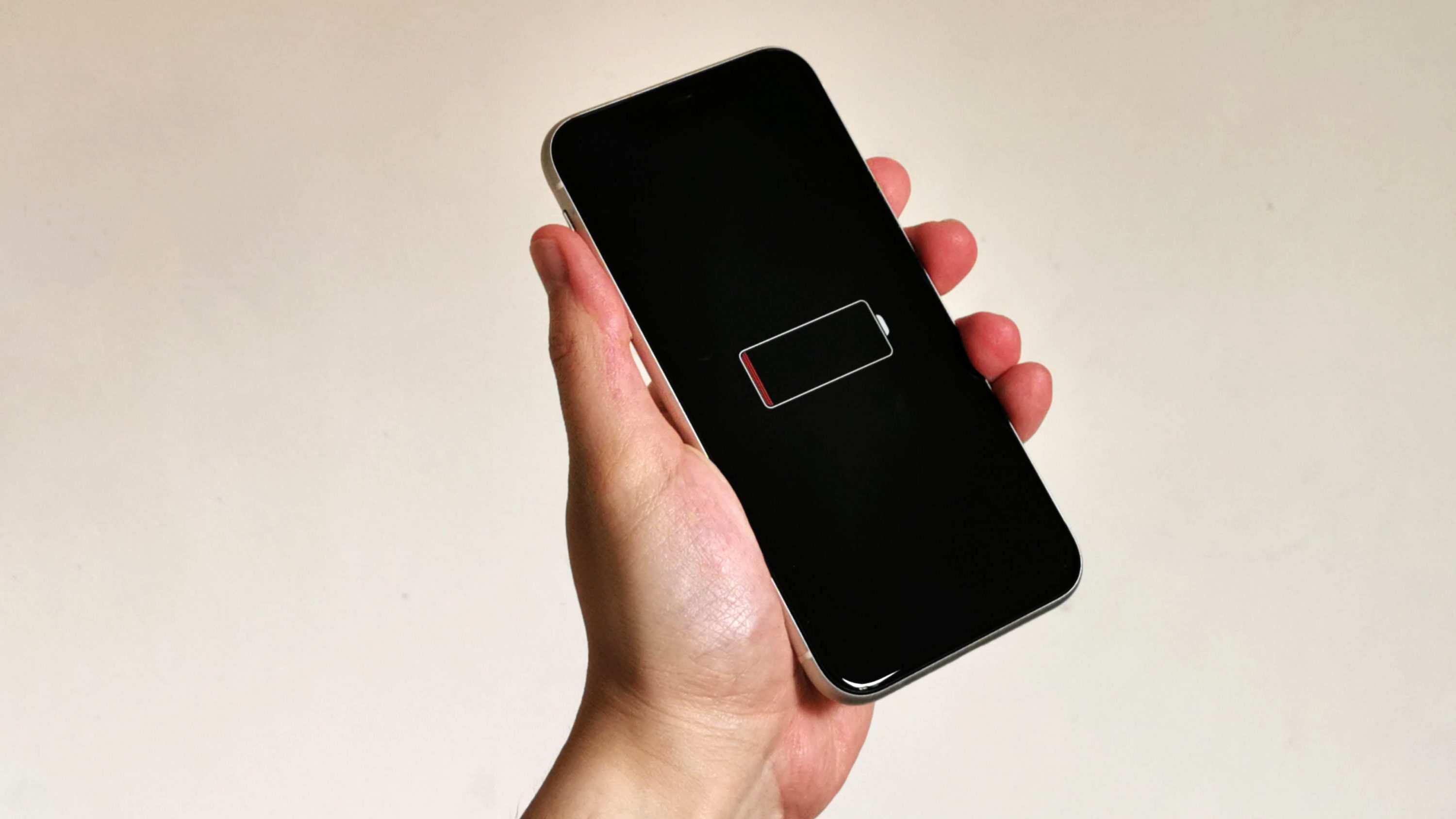 Does your iOS 14 and watchOS 7 device have battery issues? Apple has a fix,  but it is drastic - SoyaCincau