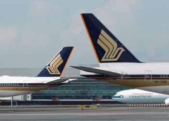 FILE PHOTO: Singapore Airlines planes are pictured on the tarmac at Changi Airport, Singapore March 28, 2018. REUTERS/Edgar Su/File Photo