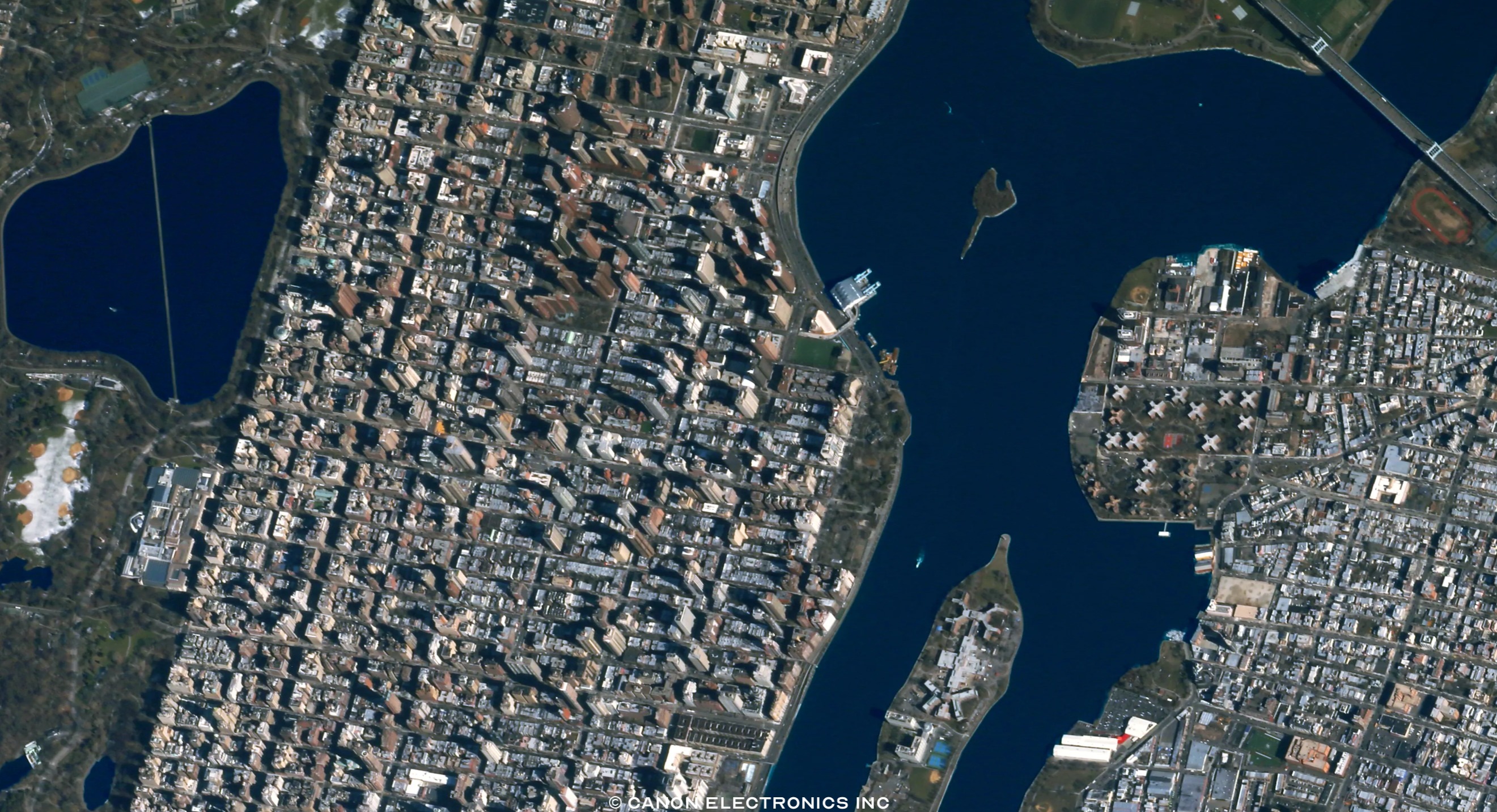 Петропавловск со спутника в реальном времени. Нью Йорк 1970 со спутника. Снимки со спутника в реальном времени. Титаник вид со спутника. Камера со спутника в реальном времени.