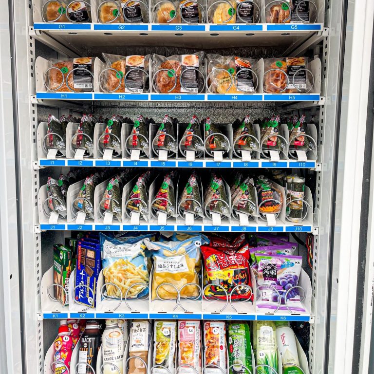 familymart-malaysia-debuts-their-mini-smart-kiosk-that-stocks-fresh