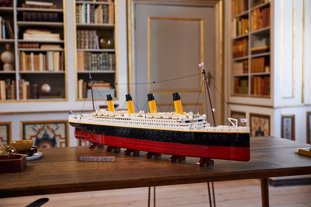 Lego Titanic set will make you feel like the king of the world, as it is  the longest Lego set ever - SoyaCincau