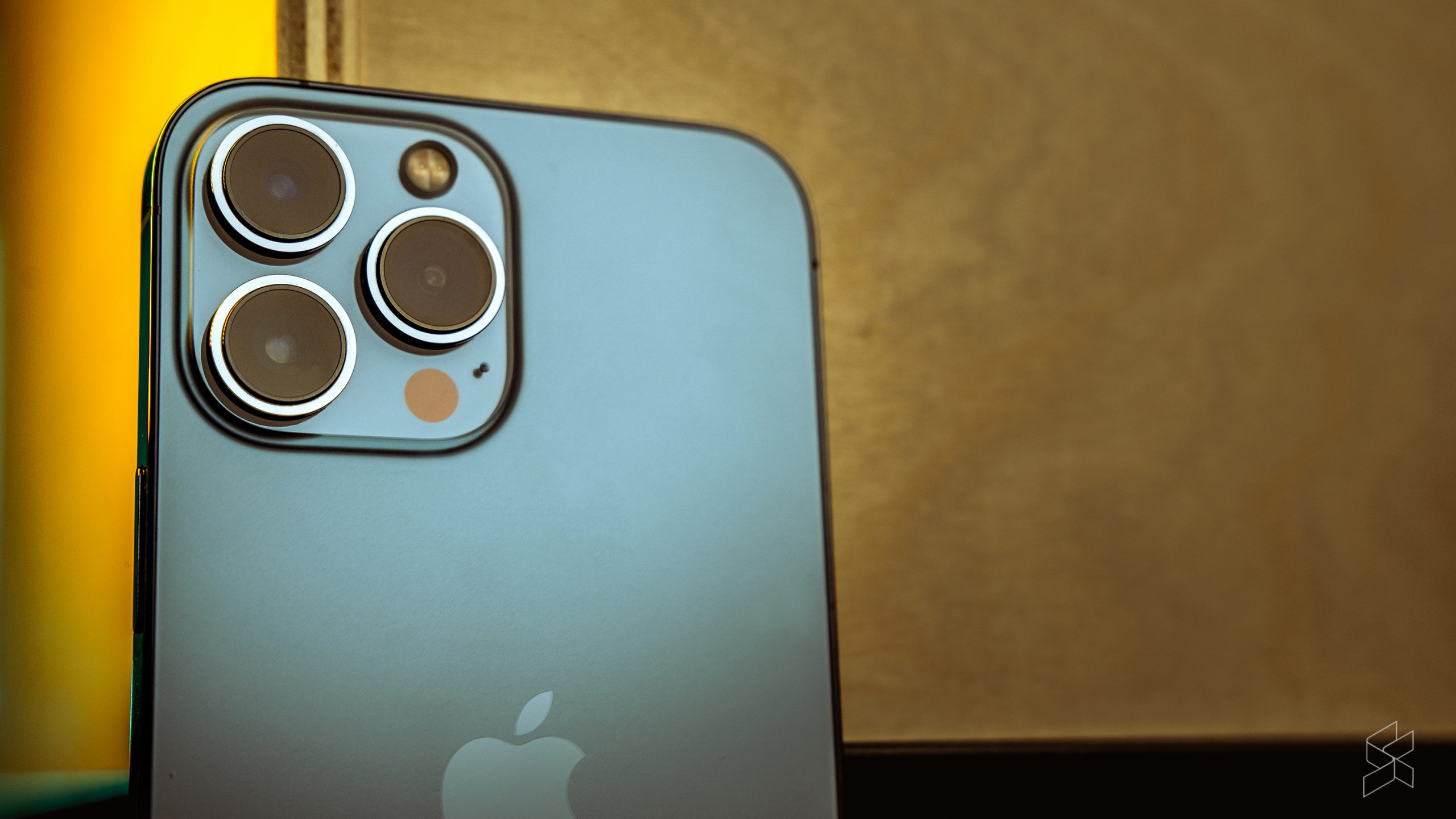 iPhone 13 Pro Max – How to film and edit in Cinematic Mode 