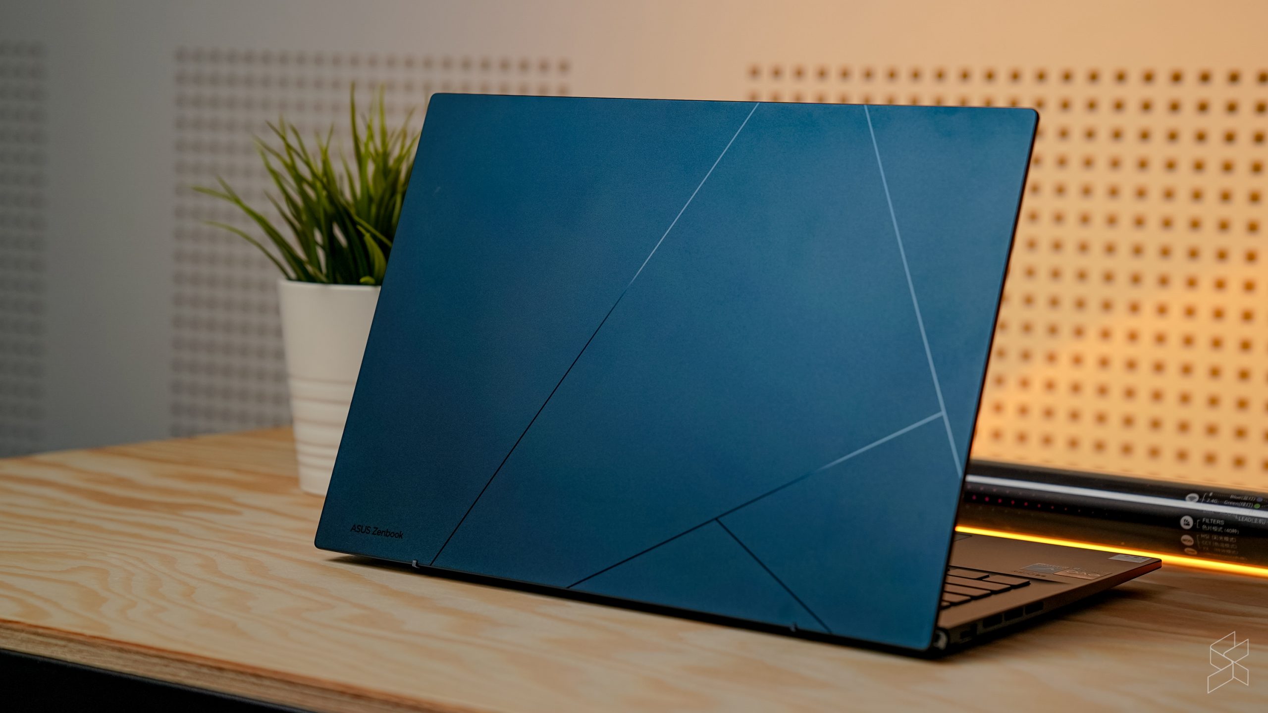 A Review of the Asus Zenbook 14 OLED Laptop