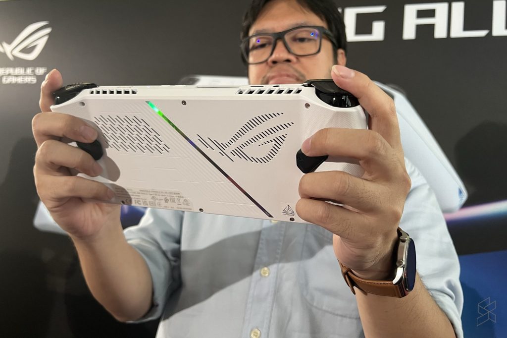 Windows 11 Rog Edition Asus ROG Ally: Windows 11 gaming handheld with AMD Ryzen Z1, 120Hz ...