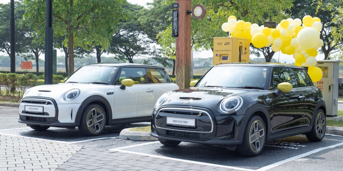 View of The Mini Electric now comes with one year of free unlimited charging at ...