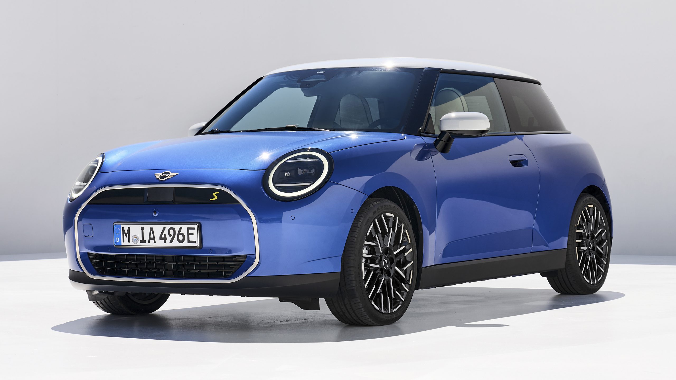 Mini Cooper 2024 3door hatch now fully electric with up to 215hp
