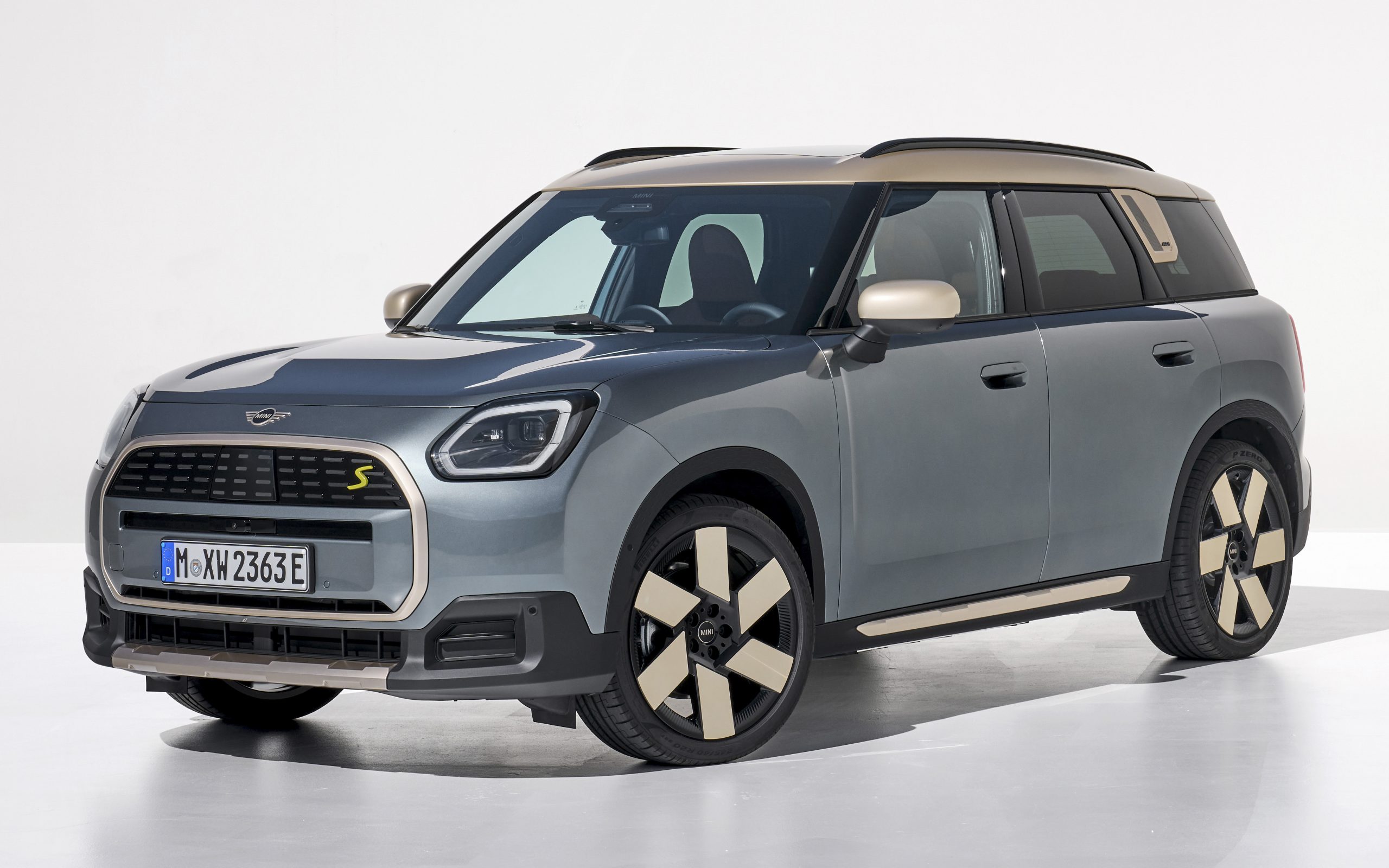 Mini Countryman 2024 SUV gets electric variant based on iX1, up to
