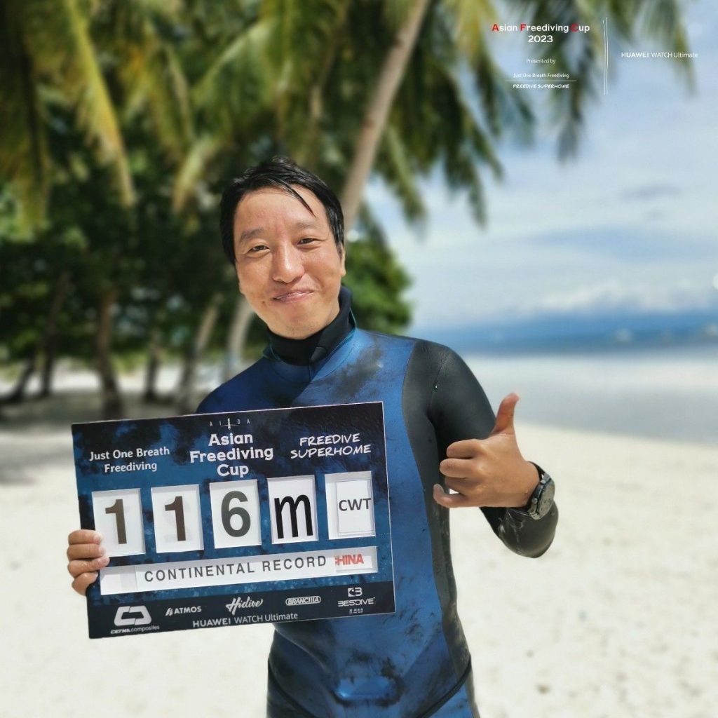Sendoh Wang setting a new Continental Record while wearing the Huawei Watch Ultimate