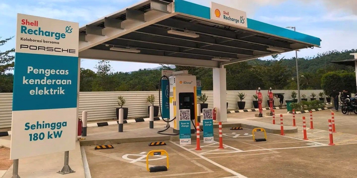 Shell Recharge 180kW DC Charger at Shell Perasing R&R