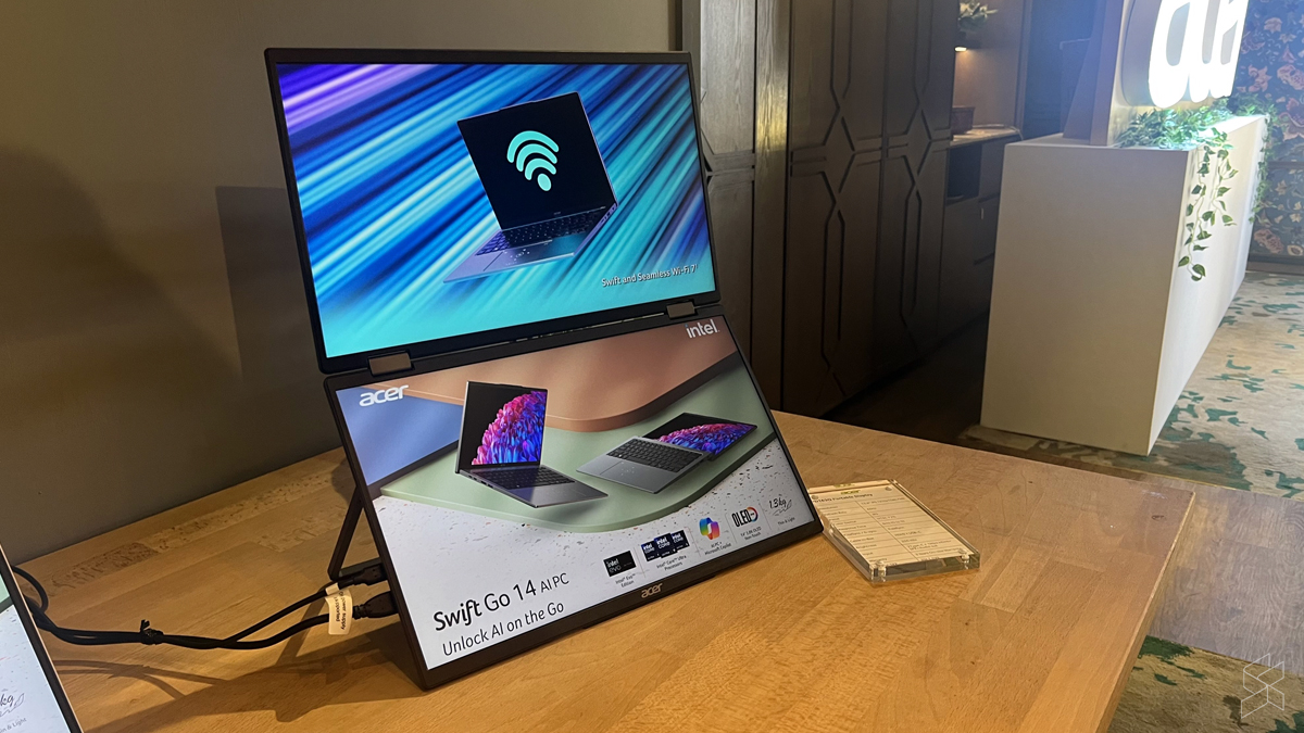 Acer PD163Q: This portable monitor has not one but two 15.6″ displays, priced at RM1,699