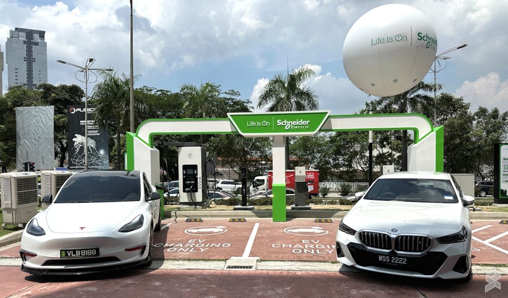 Schneider Electric, JusEV unveil EV charging hub: Up to 180kW of DC charging, supports e-wallet - Vimarsana News