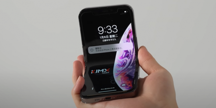 Foldable iPhone mod by The Aesthetics of Science and Technology