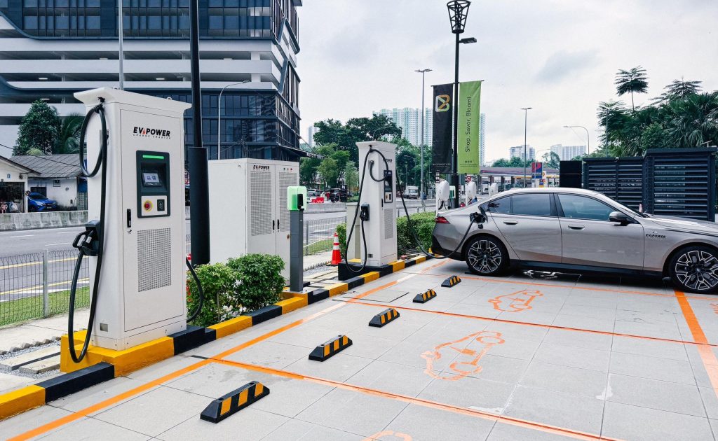 EVPower deploys 240kW DC Charger at Bloomsvale Shopping Centre, 15% discount for CIMB cardholders