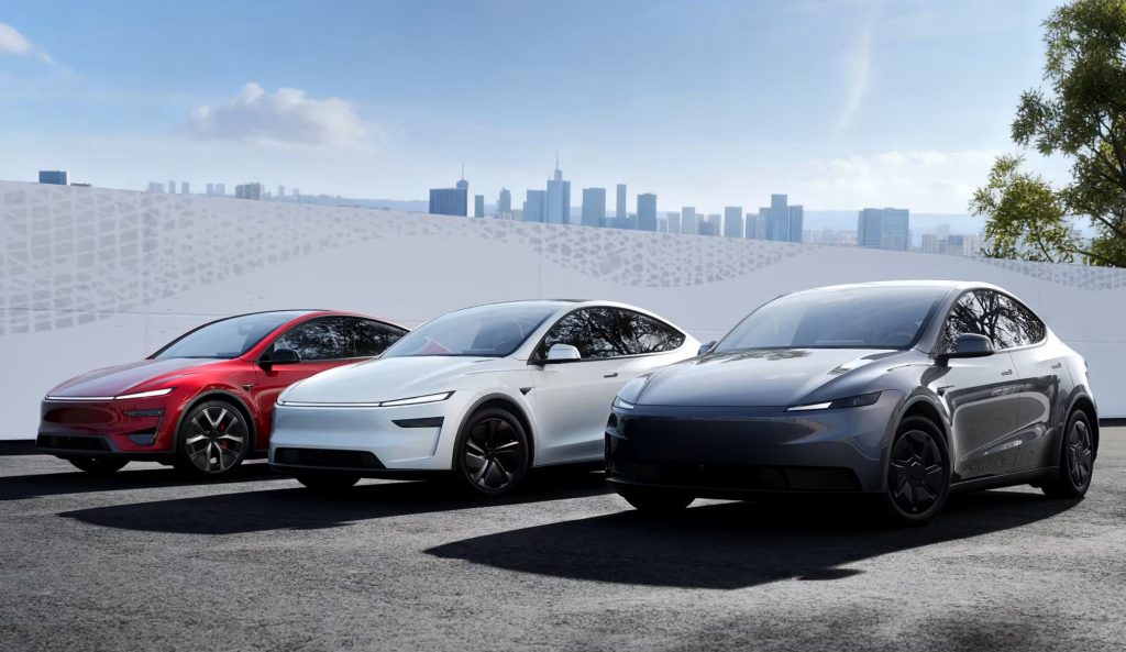 Tesla Model 3 and Model Y "Rahmah": Fabric seats, manual-adjustable steering, no auto steer and no rear display 1 251008 tesla model y family