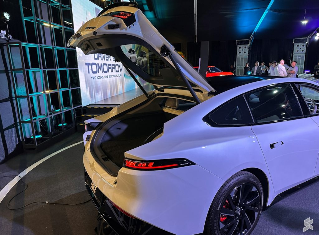 Dongfeng 007 Malaysia Launch