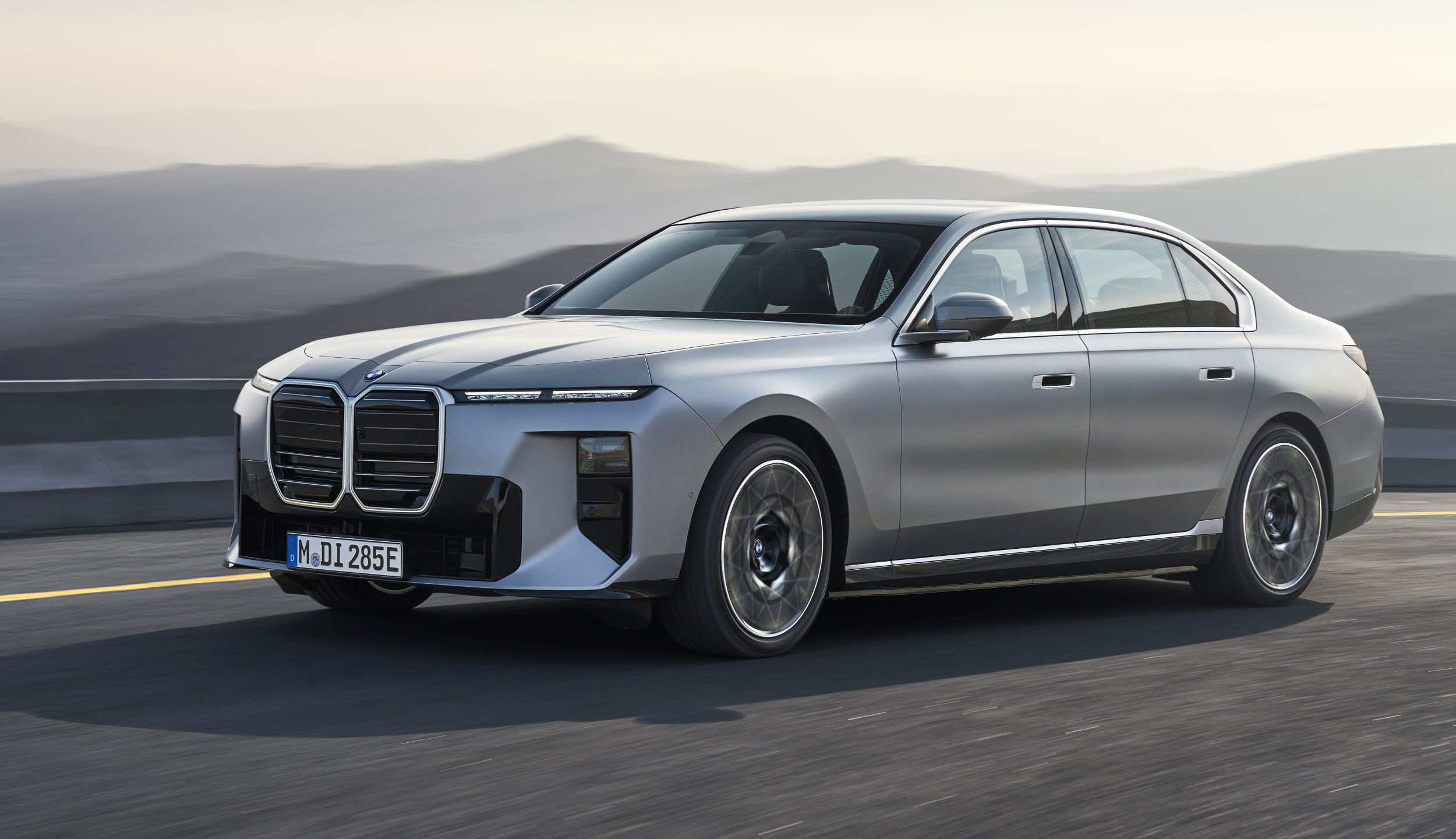 BMW 7 Series G70 gets Neue Klasse upgrade. i7 now over 700km range