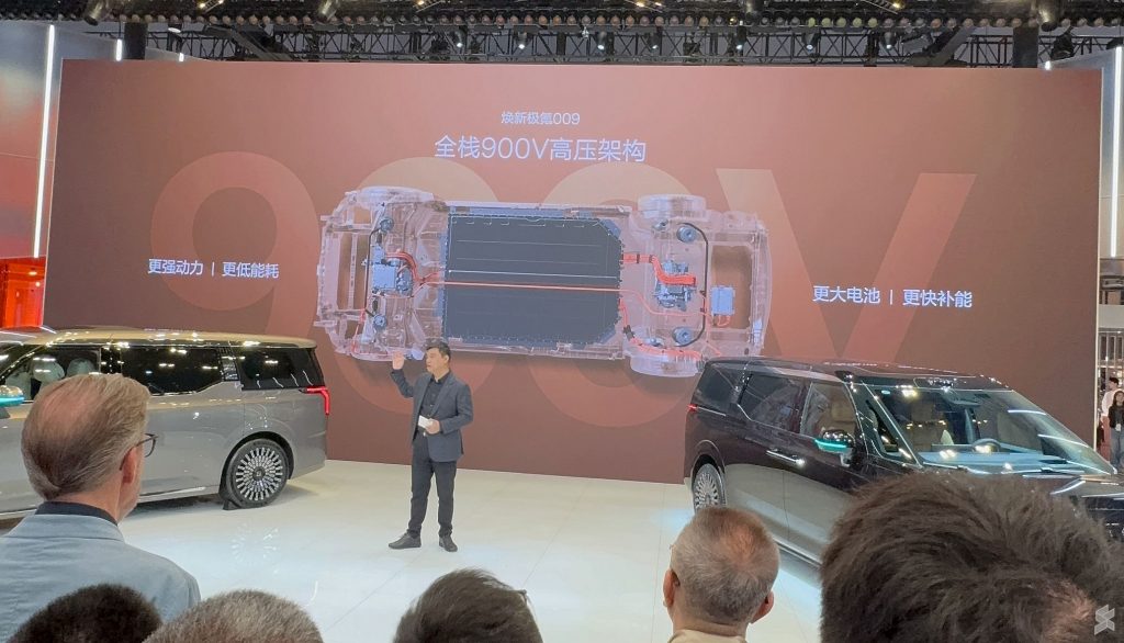 Zeekr 009 upgraded for 2026: 900V architecture, 912hp, swiveling seats and 10-80% charge in 10 minutes