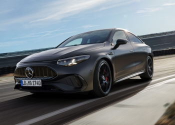 Der neue elektrische Mercedes-AMG CLA 45 4MATIC+.

Exterieur Farbe: MANUFAKTUR graphit grau magno

Interieur Polster: ARTICO/Microcut schwarz / racegelb

Energieverbrauch kombiniert: 18,7‒16,5 kWh/100 km | CO₂-Emissionen kombiniert: 0 g/km | CO₂-Klasse: A

Die Angaben sind vorläufig. Es liegen bislang weder bestätigte Werte von einer amtlich anerkannten Prüforganisation noch eine EG-Typgenehmigung noch eine Konformitätsbescheinigung mit amtlichen Werten vor. Abweichungen zwischen den Angaben und den amtlichen Werten sind möglich. 

The new Mercedes-AMG CLA 45 4MATIC+ electric.

Exterior color: MANUFAKTUR graphite grey magno

Interior color: ARTICO Microcut black / race yellow

Energy consumption combined: 18.7–16.5 kWh/100 km | Combined CO₂ emissions: 0 g/km | CO₂ class: A

The figures are provisional. To date, there are no confirmed figures from an officially recognised testing organisation, nor is there an EC type-approval or a certificate of conformity containing official figures. There may be discrepancies between the figures provided and the official figures.