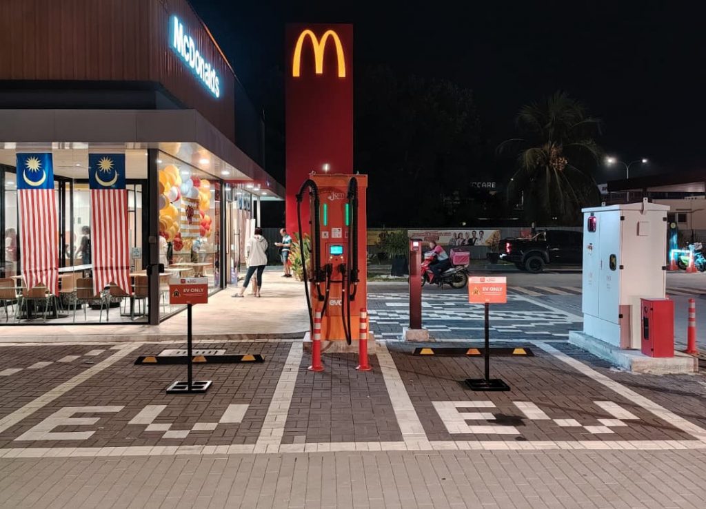 JomCharge turns on 200kW DC Charger at McDonald’s Yong Peng